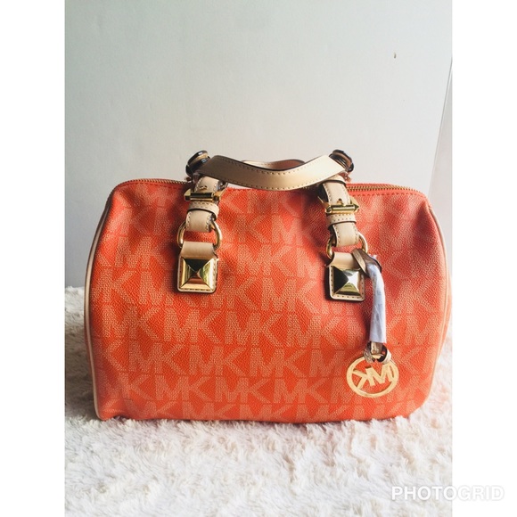 Michael Kors Handbags - NWT. MK Grayson Bag